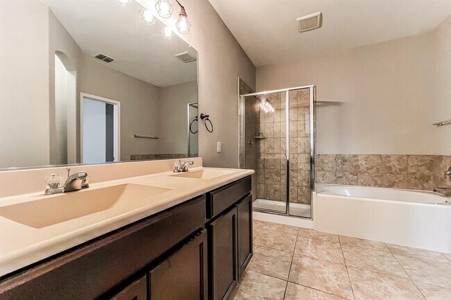 Building Photo - 255 Callaghan Dr