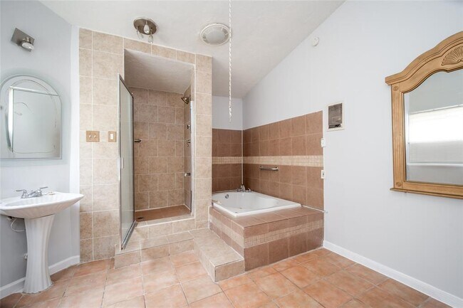 Building Photo - 15319 Paseo Del Rey Dr