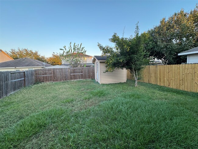 Building Photo - 13303 Ridgewood Knoll Ln