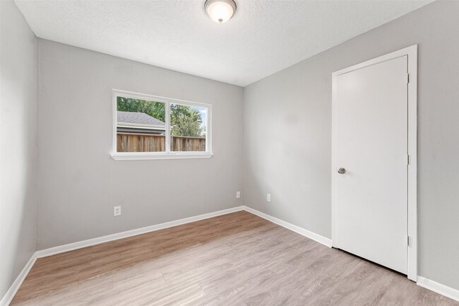 Building Photo - 6011 Beaconridge Dr