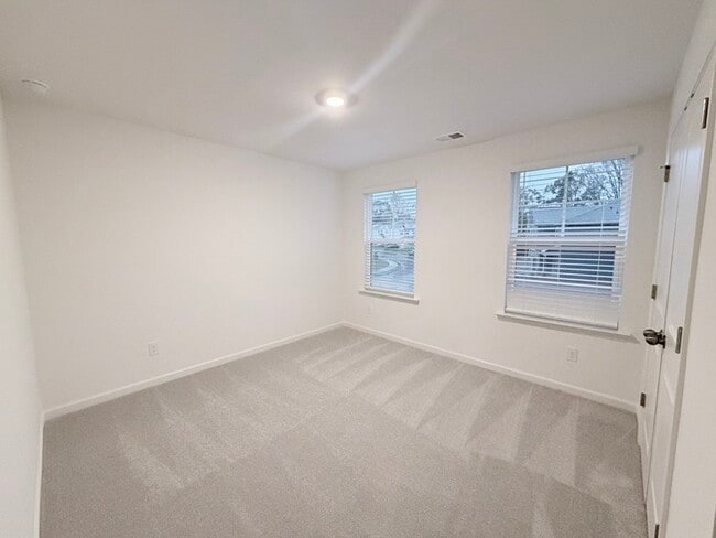 Building Photo - 532 Red Dragon Dr