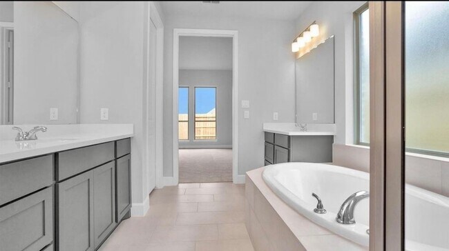 Building Photo - 42841 Terraza Boulevard