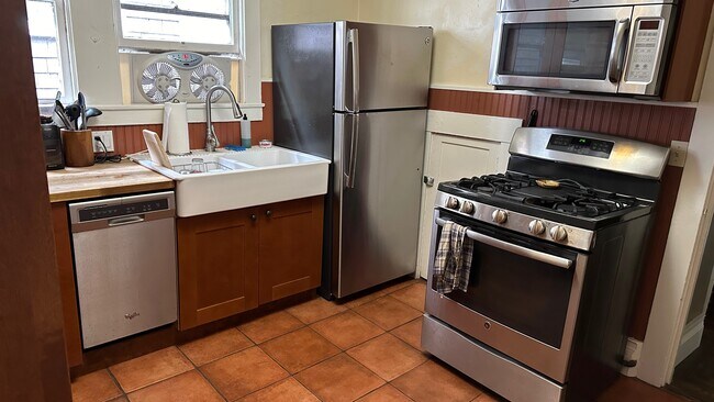 Kitchen - 55 Hamilton Pl