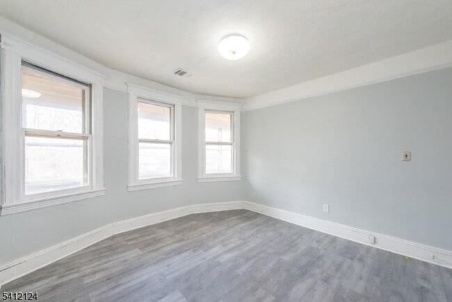 Building Photo - 51 Maple St