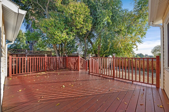 Building Photo - 2438 Upland Dr