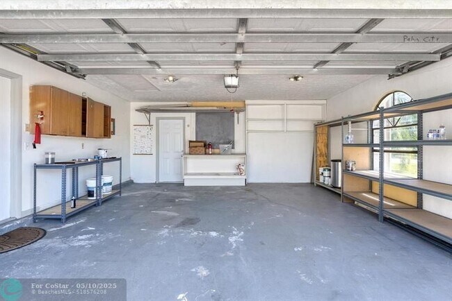Building Photo - 2451 SE Shell Ave