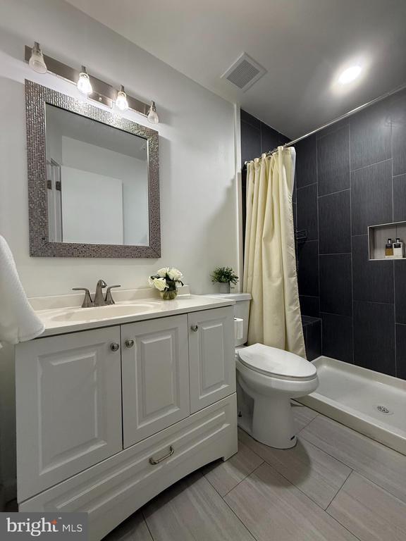 Building Photo - 828 Chanticleer
