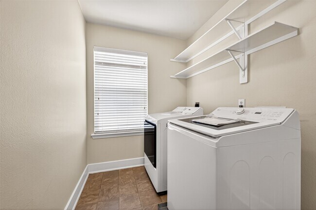 Building Photo - 6247 Settlers Lake Cir E