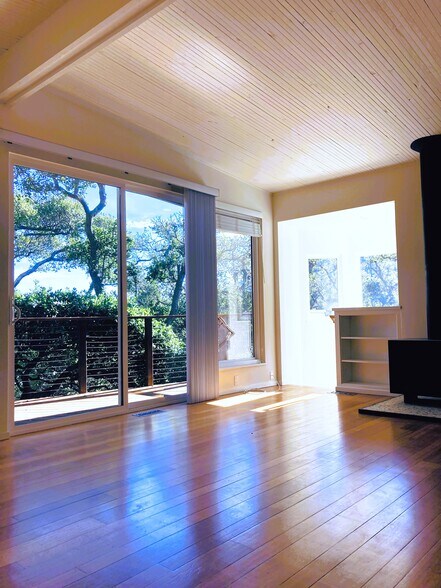 Living room - 626 Main St