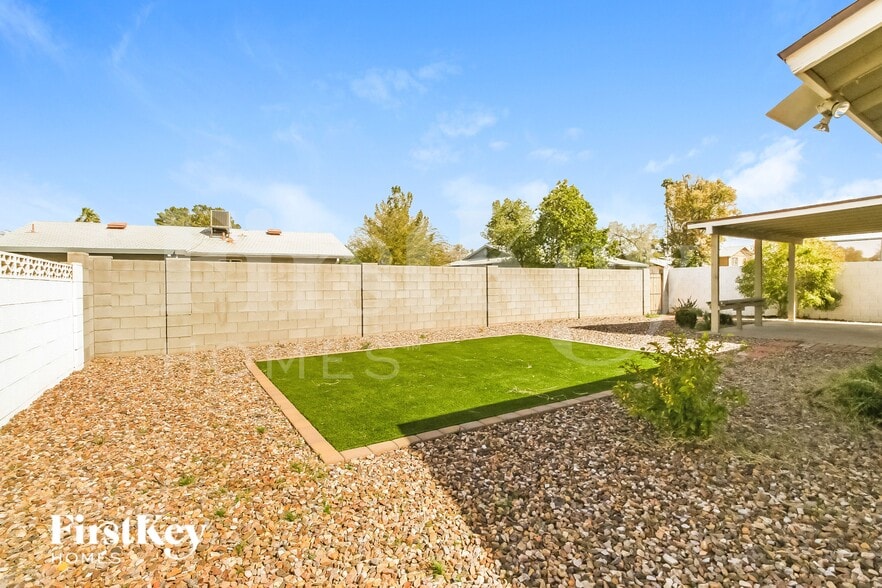 Building Photo - 320 E Orion St