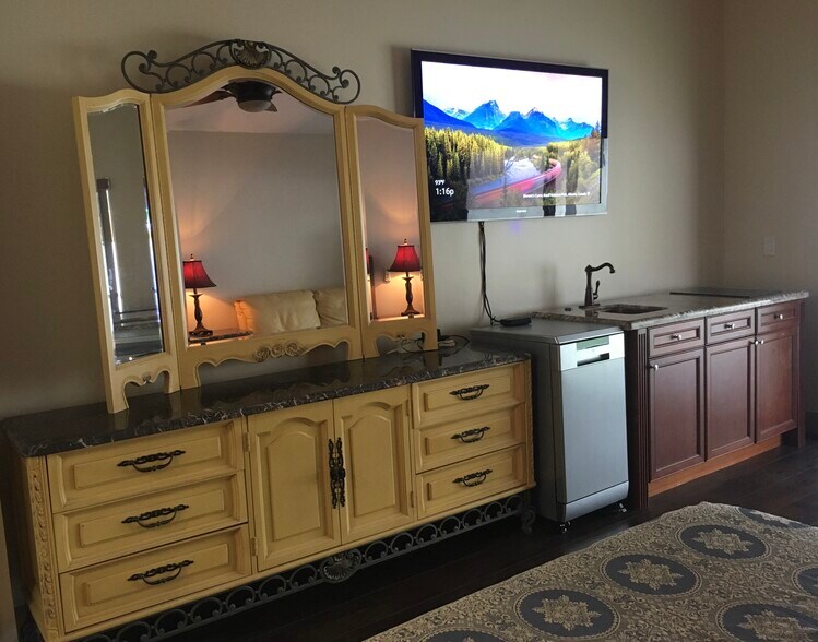 Furnished - 38 Gables Blvd