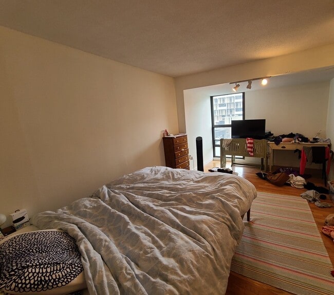 Building Photo - Kenmore Square - Balcony - Pool - Doorman - Garage Parking