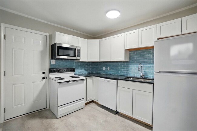 Building Photo - Charming 2BR Duplex in Charlotte