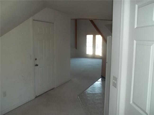 Building Photo - 1 Idlewild