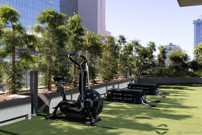 Building Photo - 1011 Union St