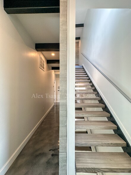 Building Photo - 811 Montana St