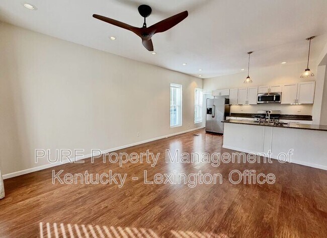 Building Photo - 611 N Broadway