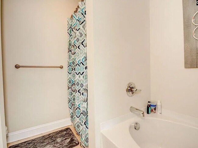 Building Photo - 410 Hampton Forest Dr