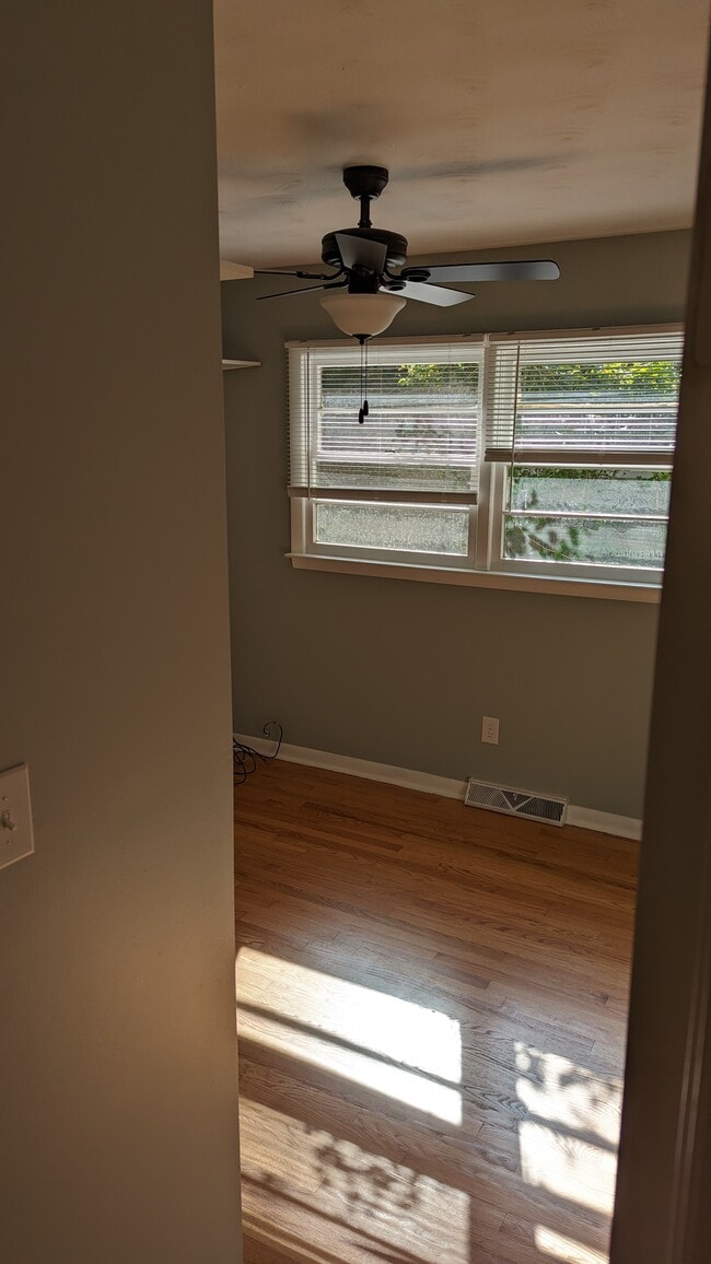 Building Photo - 732 Fairview Rd