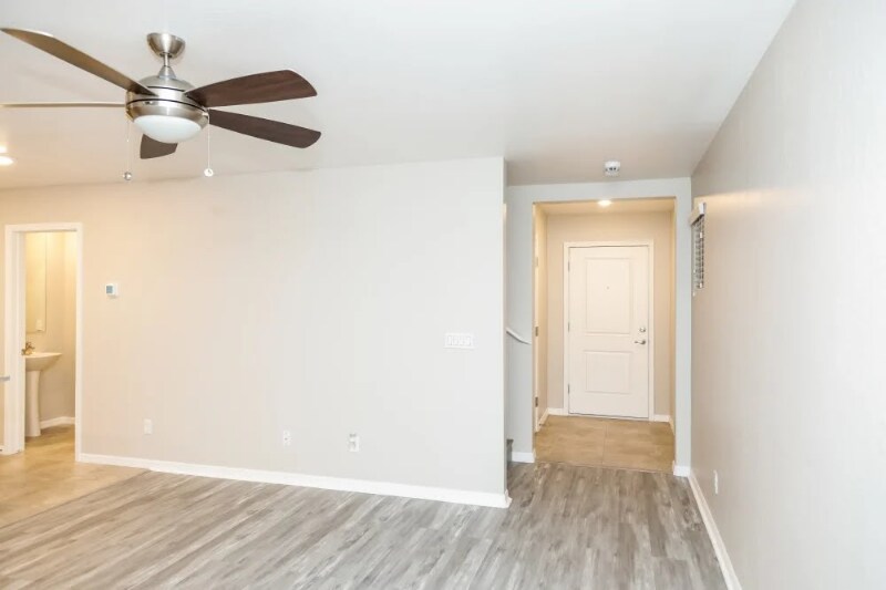 Building Photo - 5130 Clatsop St
