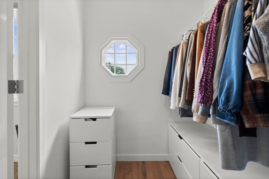 Building Photo - 26 Linden St