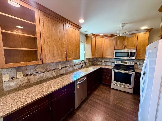 Building Photo - Conveniently Located 2 Bed, 2 Bath + 2 Bonus Rooms in Greeley