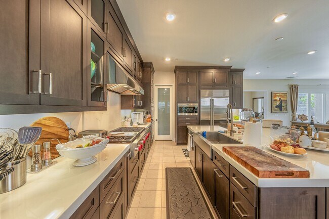 Building Photo - Altair Mansion, 24 Hour Guarded, 5Bed|6bath, Nearly 5000sqf