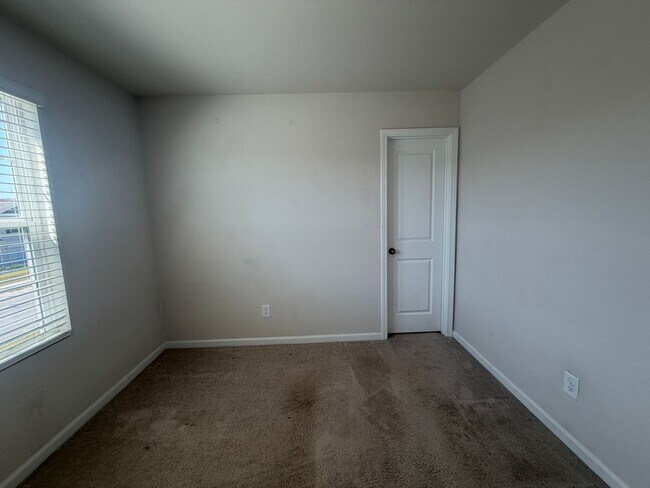 Building Photo - 70 Parkwood Ct