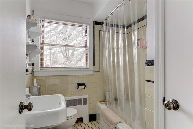 Building Photo - 4 Sagamore St