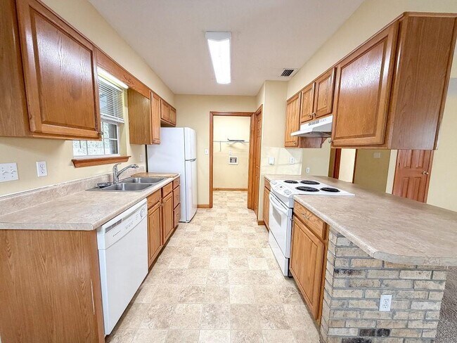 Building Photo - 2544 Oakmont Ct