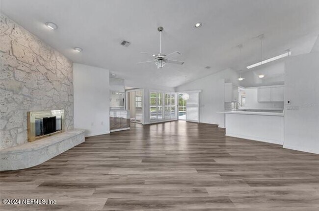 Building Photo - 405 Waterside Ln