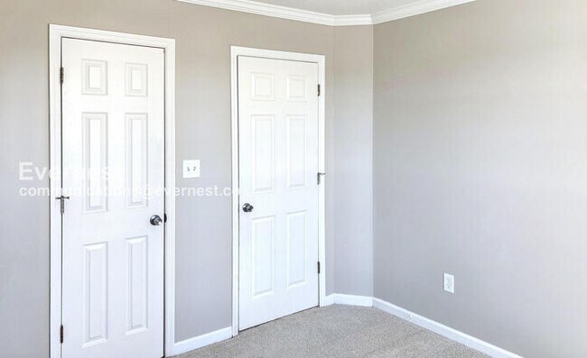 Building Photo - 450 Loveless Rd