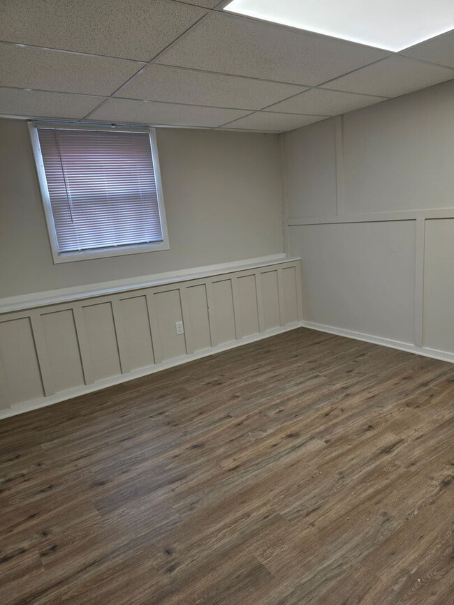 Building Photo - 668 Anita Ave