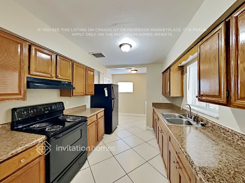 Building Photo - 7041 SW 27th St