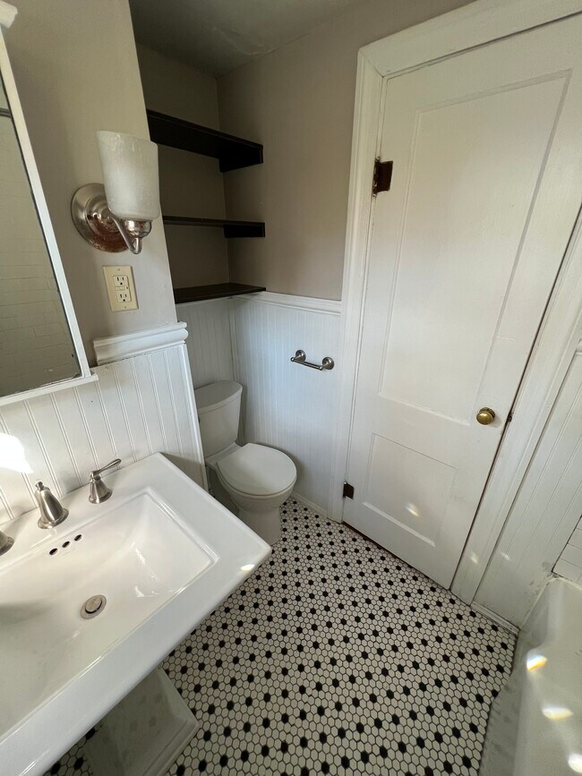 Upstairs Full Bathroom 2nd Pic - 526 S Mitchell St