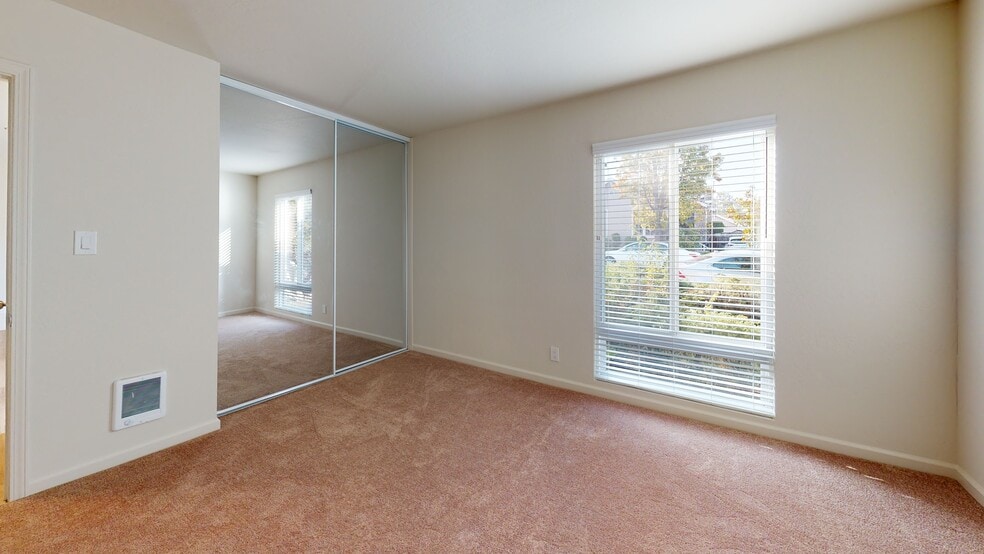 Building Photo - 950 Chula Vista Ave