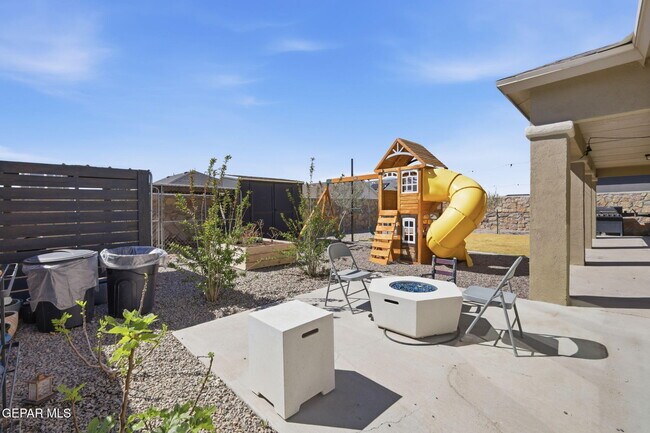 Building Photo - 13748 Villa Vista Ave