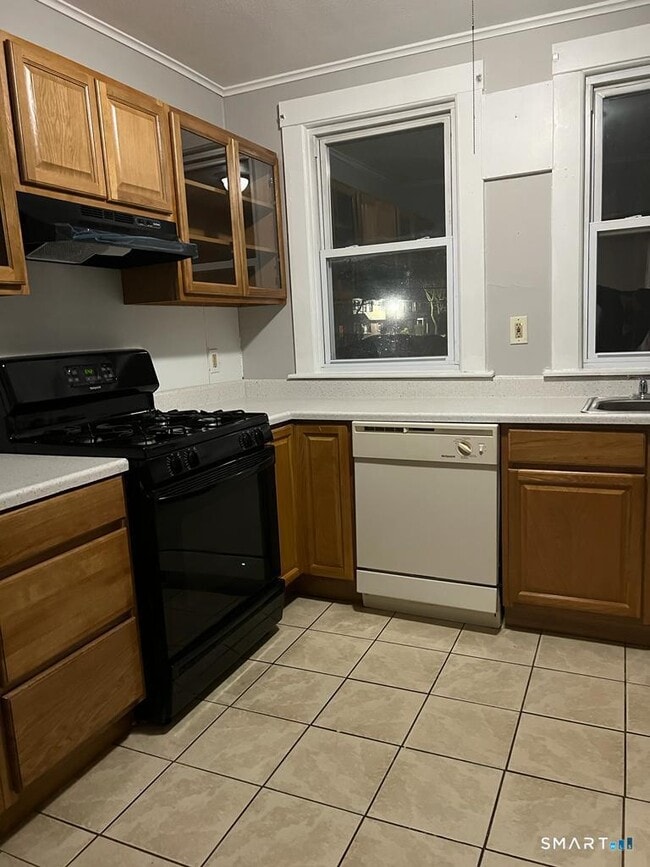 Building Photo - 10 Bank St