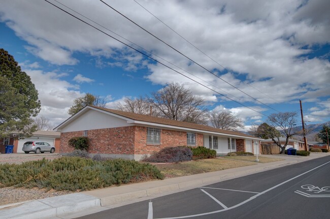 Building Photo - Beautifully Remodeled NE Heights/Uptown Ar...