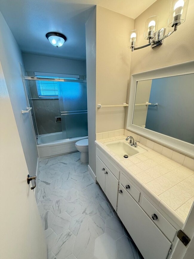 Building Photo - 3 Bed 2 Bath Duplex W/ Garage In Moraga