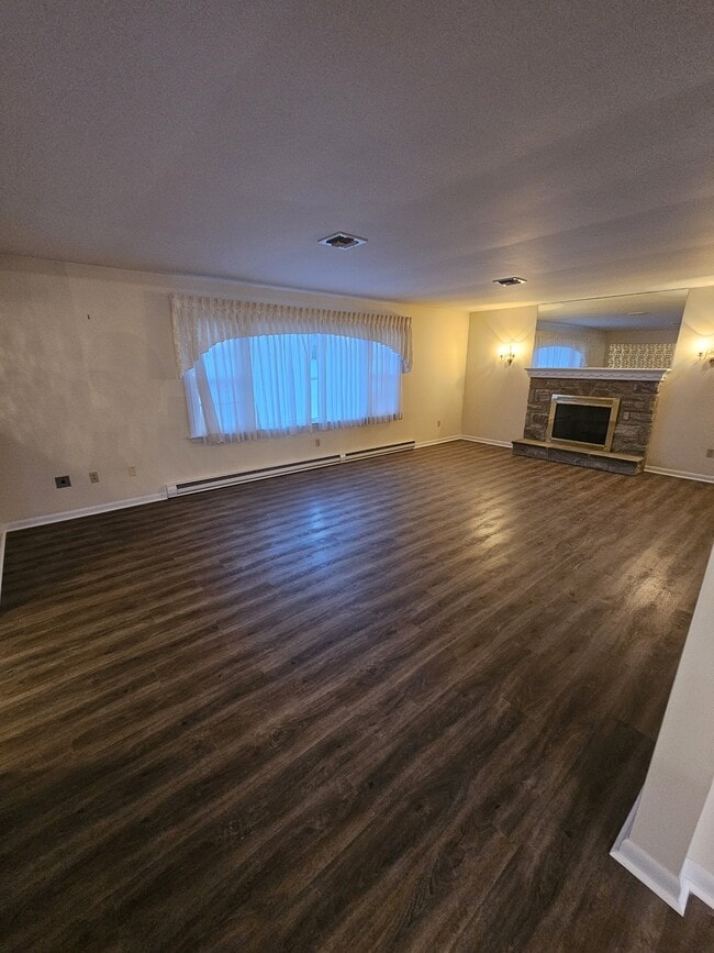 Building Photo - 5 Birch Dr