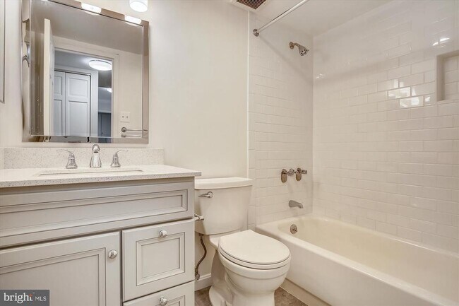 Building Photo - 6800 Fleetwood Rd