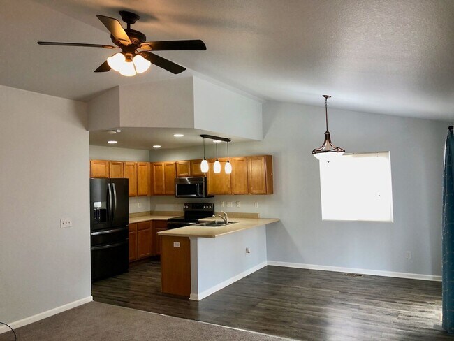 Building Photo - Charming Ranch Home with Office, A/C & Fen...