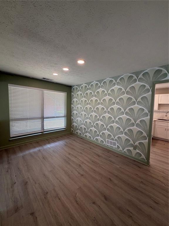 Building Photo - 504 Plymouth Ln