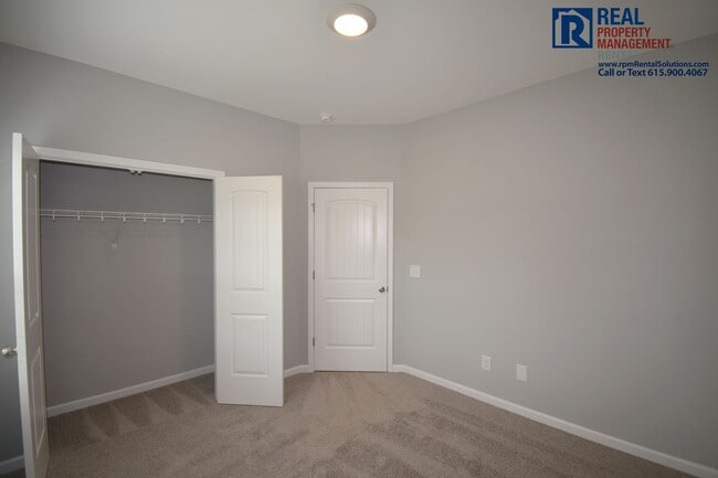 Building Photo - 1142 Bluecreek Cir