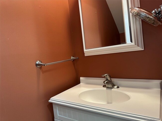 Building Photo - 223 Springmeadow Dr