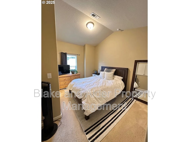 Building Photo - 22832 SW Forest Creek Dr