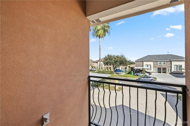 Building Photo - 14 W Fig Ave