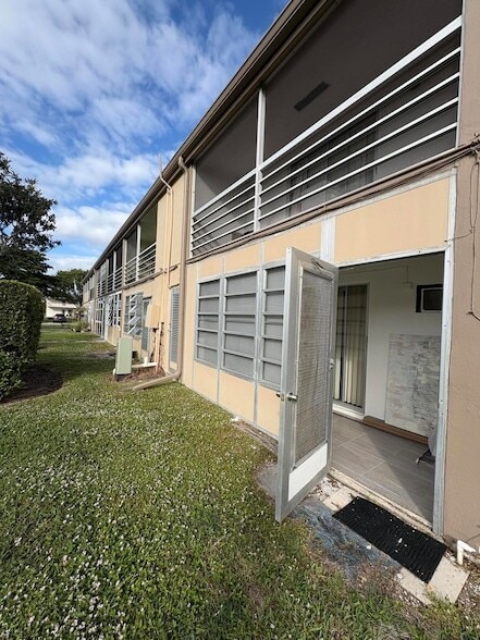 Building Photo - 26 Kingswood E