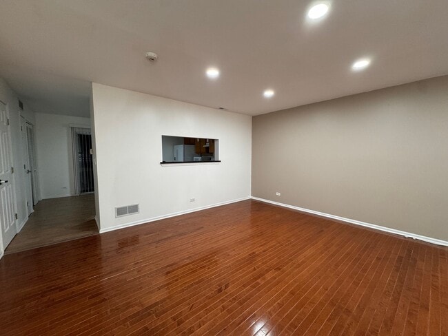 Building Photo - 2712 Woodmere Dr